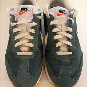 Nike Women’s Pacific Vintage Green